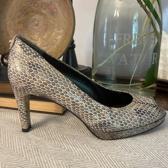 Stuart Weitzman platform snake skin pump heels - Picture 8 of 12